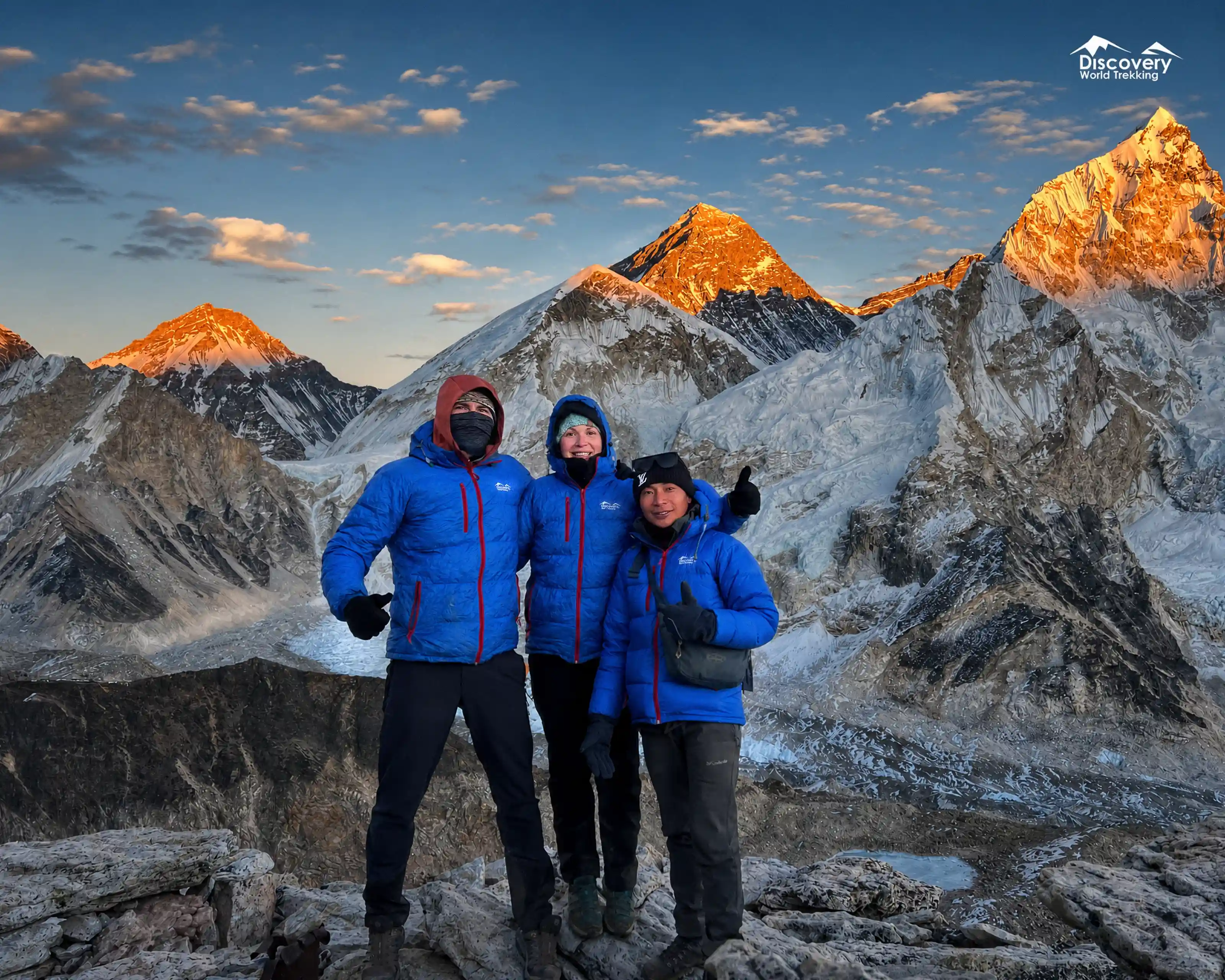 Sunrise over Mount Everest at Kala Patthar